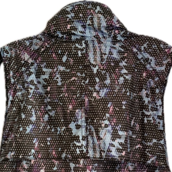 Lululemon (12) Pack-It Vest water resistant Sport Tranquil Blue, pockets - Picture 12 of 13